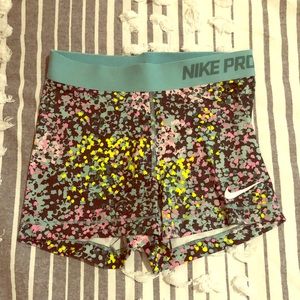 Nike pro confetti green